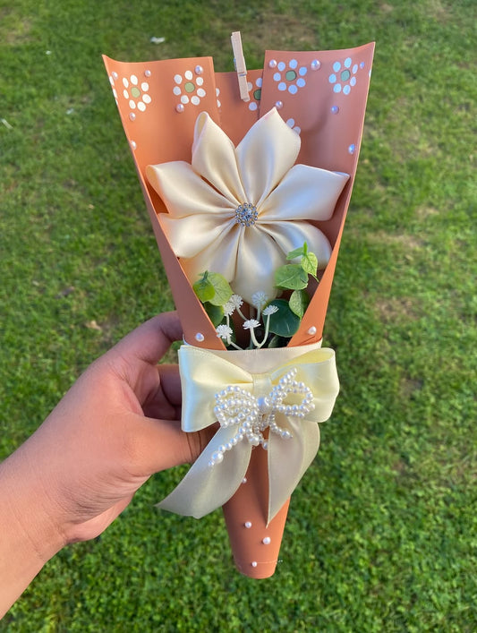 Single flower bouquet 💐 Handmade with love